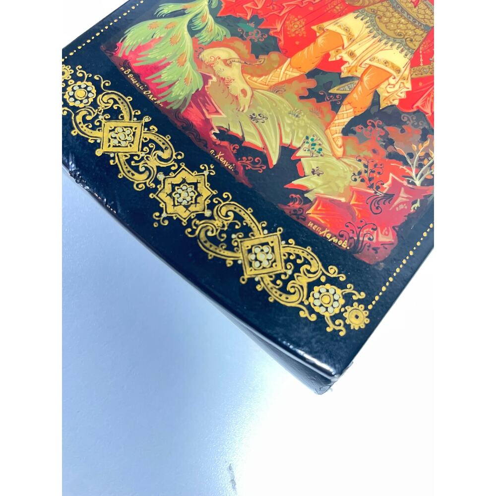 Decorative Black and Red Lacquer Box - Picture 12 of 13